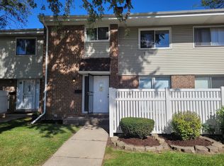 876 White Oak Ln, University Park, IL 60484