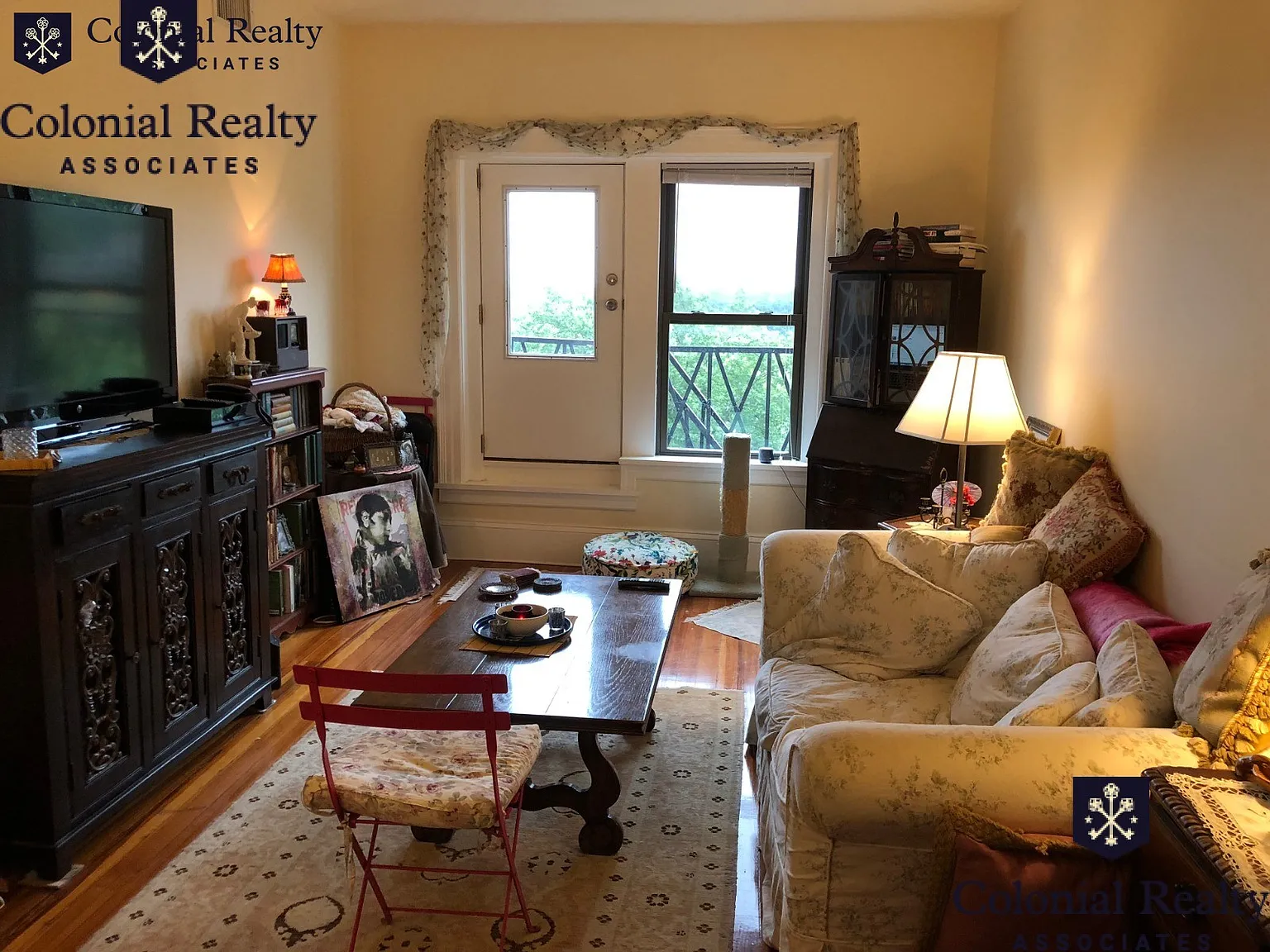 2 bed, 1.0 bath, 900 sqft, $3,200 — Photo 2