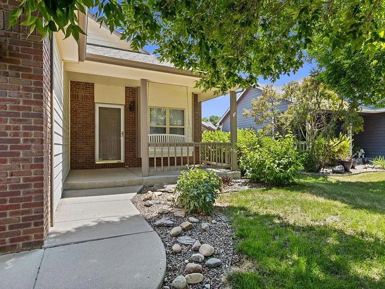 2456 Mary Beth Ct — Photo 3