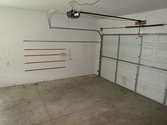 5th image of 19350 Delaware St