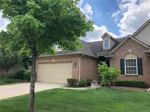 8133 Springdale Dr #1, White Lake, MI 48386