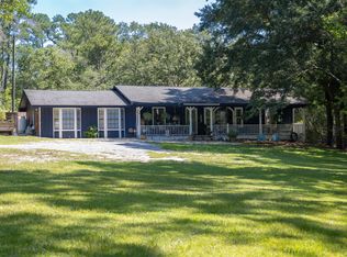 696 Phillips Dr, Freeport, FL 32439