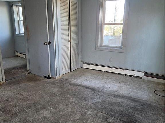 4th image of 187 Boyden St