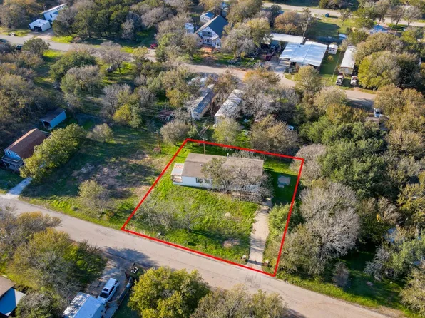 2900 Cedarhill St, Granbury, TX 76048