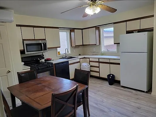 Kitchen, photo 1