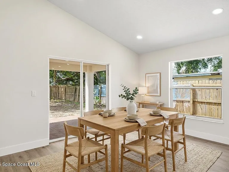 3009 Elizabeth St — Photo 10