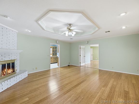 4th image of 3335 S 82nd Ave E