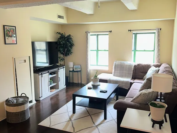 270 E Highland Ave APT 112, Milwaukee, WI 53202