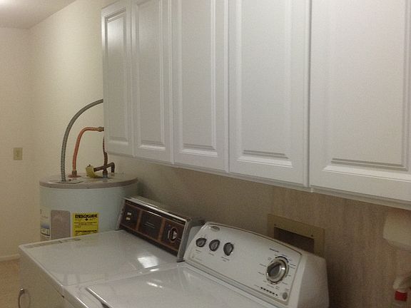 Laundry room washer/dryer