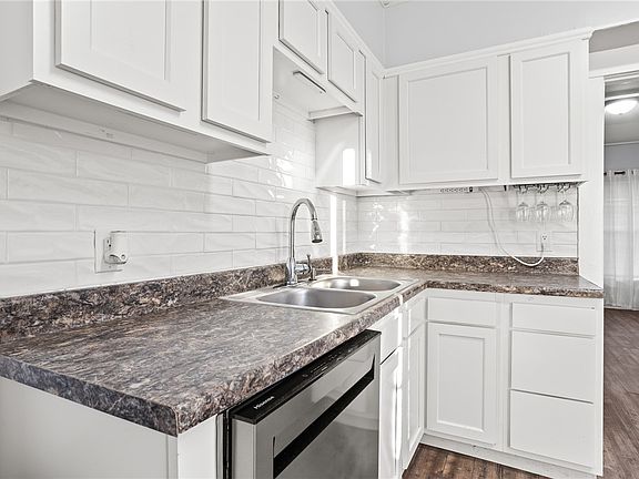 4th image of 18 N Cedar St