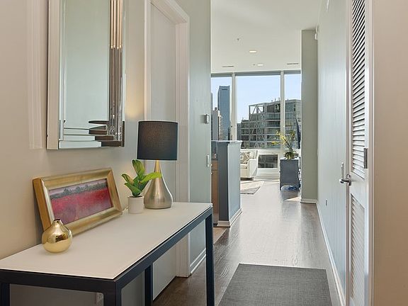 3rd image of 500 W Superior St Unit 1809