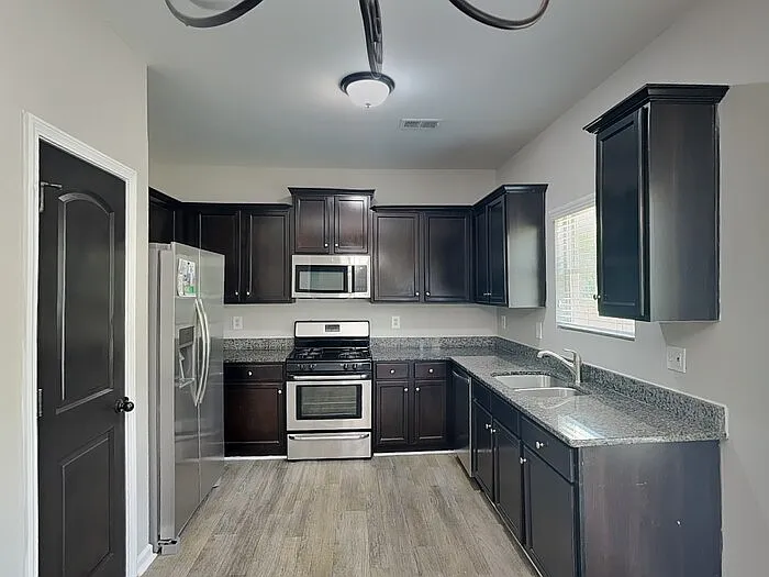 1048 Regency Dr — Photo 8
