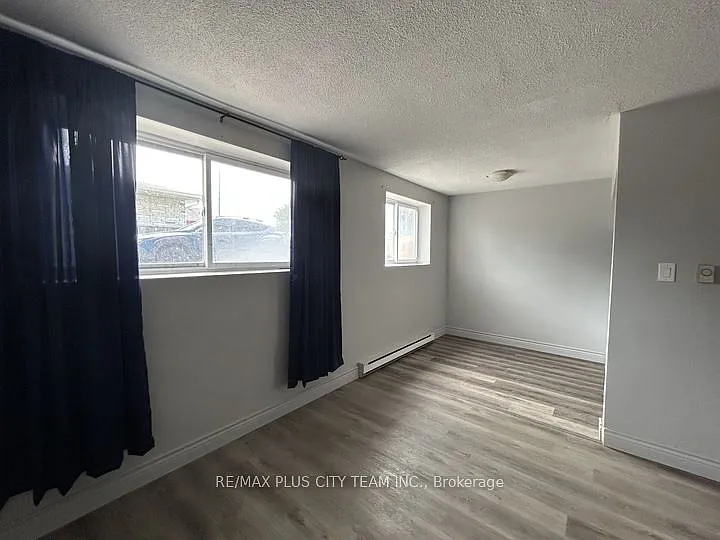 200 Park Rd N #101 — Photo 2