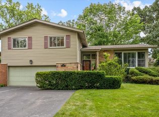 1141 Kenton Rd, Deerfield, IL 60015