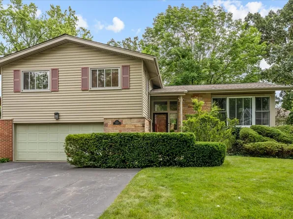 1141 Kenton Rd, Deerfield, IL 60015