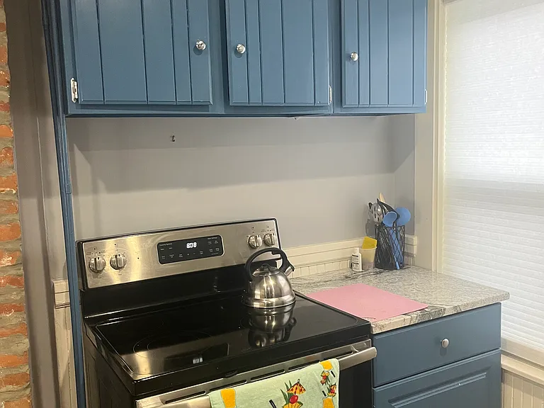 70 Central Park Ave — Photo 8