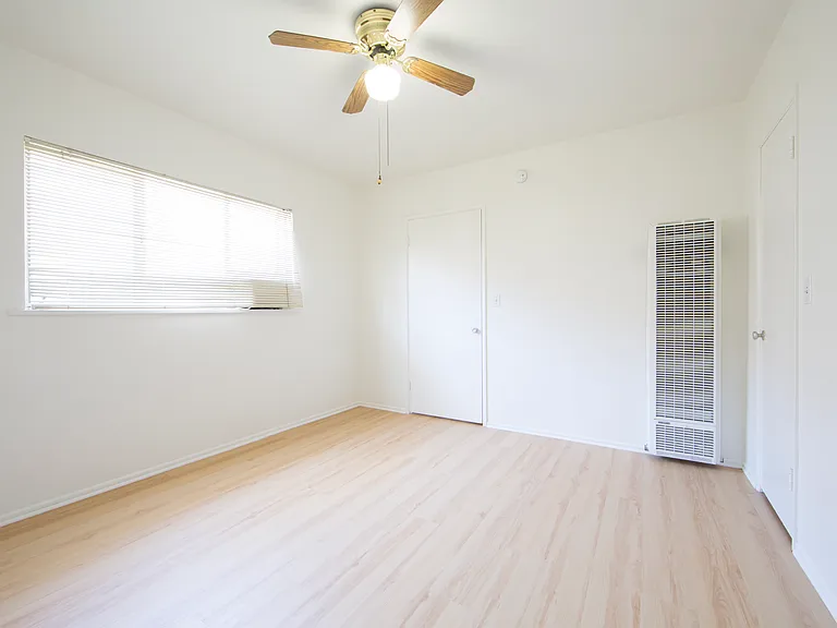667-669 Levering — Photo 52