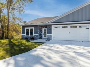 7615 Cole Ln, Midland, MI 48642
