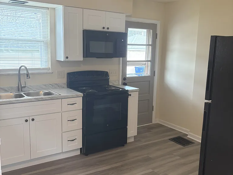3292 Sullivant Ave — Photo 6
