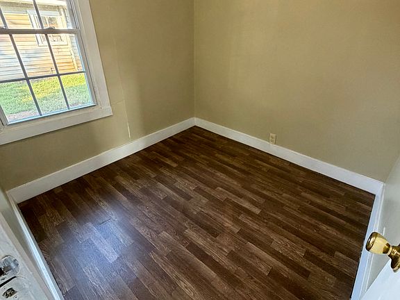 3rd image of 238 McConnell Dr