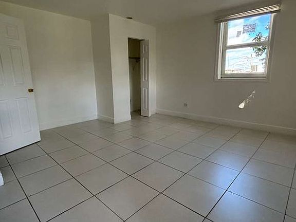 3rd image of 118 NE 1st Ave #H2