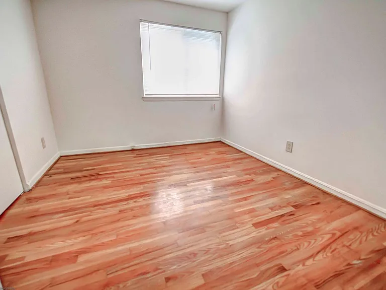 HIckory Heights Apartments — Photo 20
