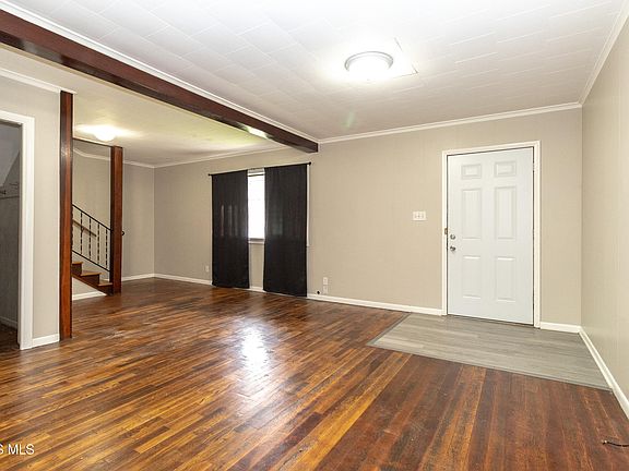 4th image of 1221 Greenwood Ave