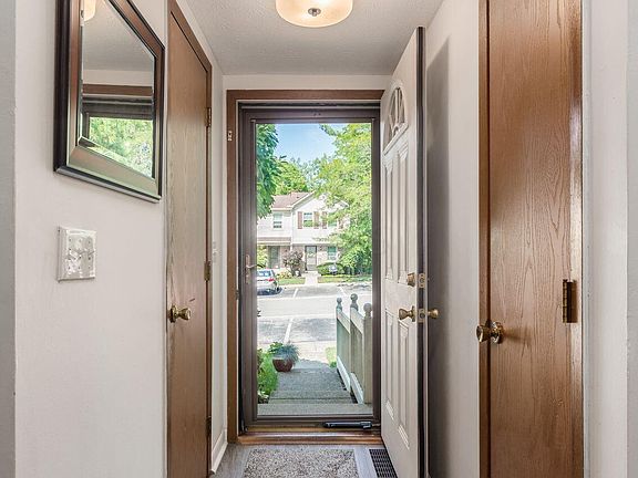 2nd image of 508 Foxtrail Cir W #28