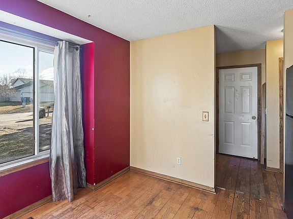 5th image of 37960 Greenway Ave