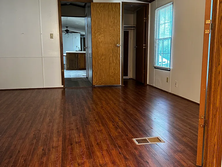 1816 Crestview Dr — Photo 8