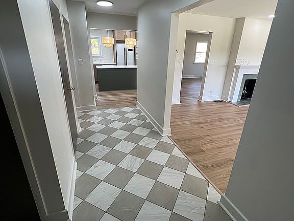 2nd image of 113 Conifer Cir