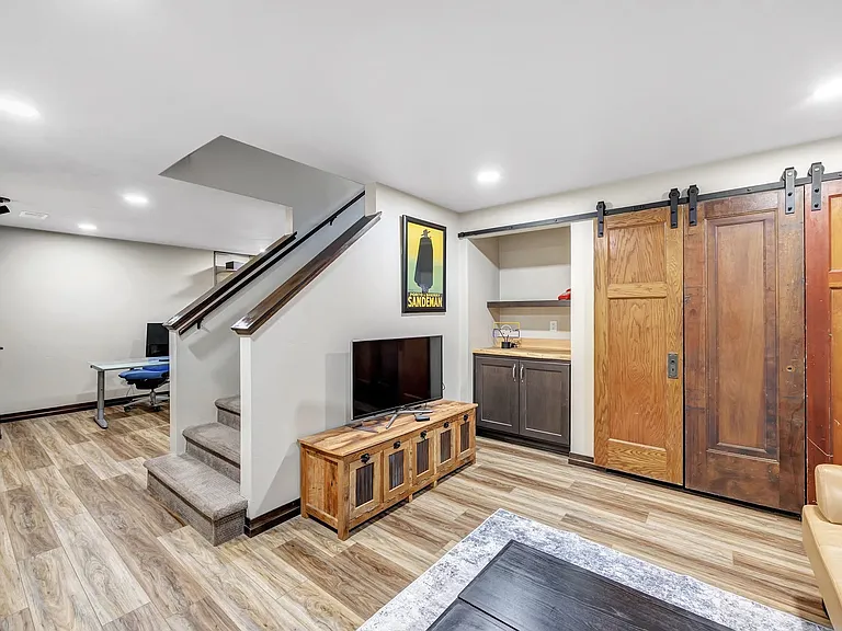 1231 S Greenwood Ave — Photo 9