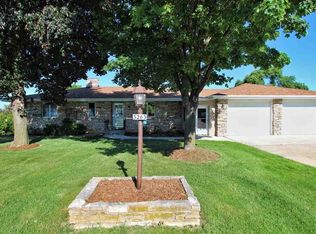 3271 Bay Settlement Rd, Green Bay, WI 54311