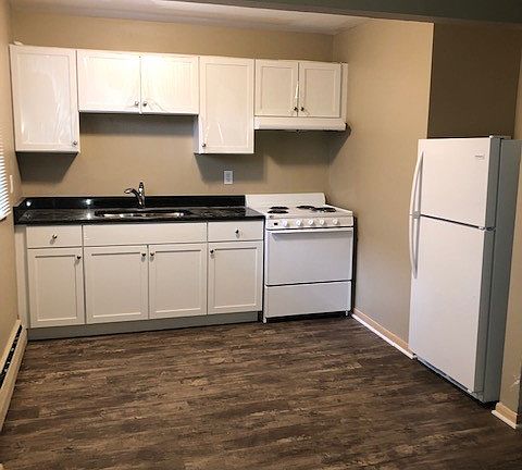 2nd image of 594 Lawson Ave W APT 2