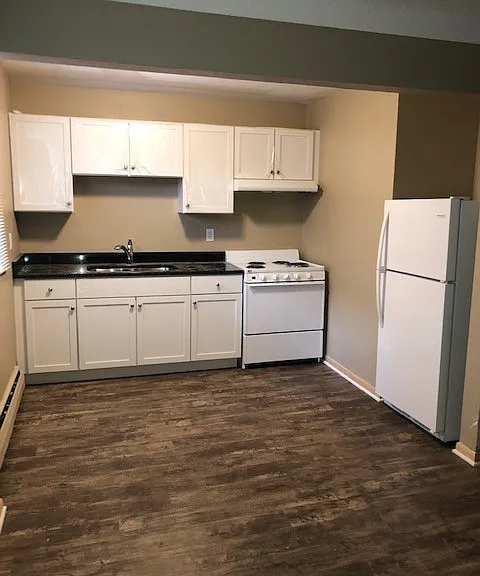 594 Lawson Ave West — Photo 2