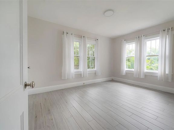 2nd image of 350 W Osborne Ave