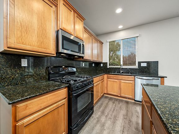 4th image of 2120 Stansfield Dr