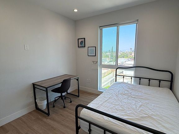 4th image of 3105-3107 S Normandie Ave #3105-B4-4