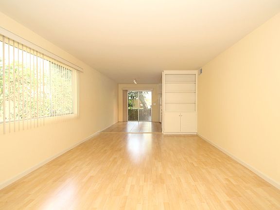 3rd image of 373 Everett Ave