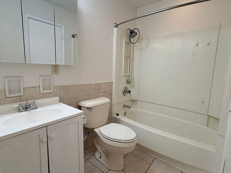 845 Middle Dr — Photo 12