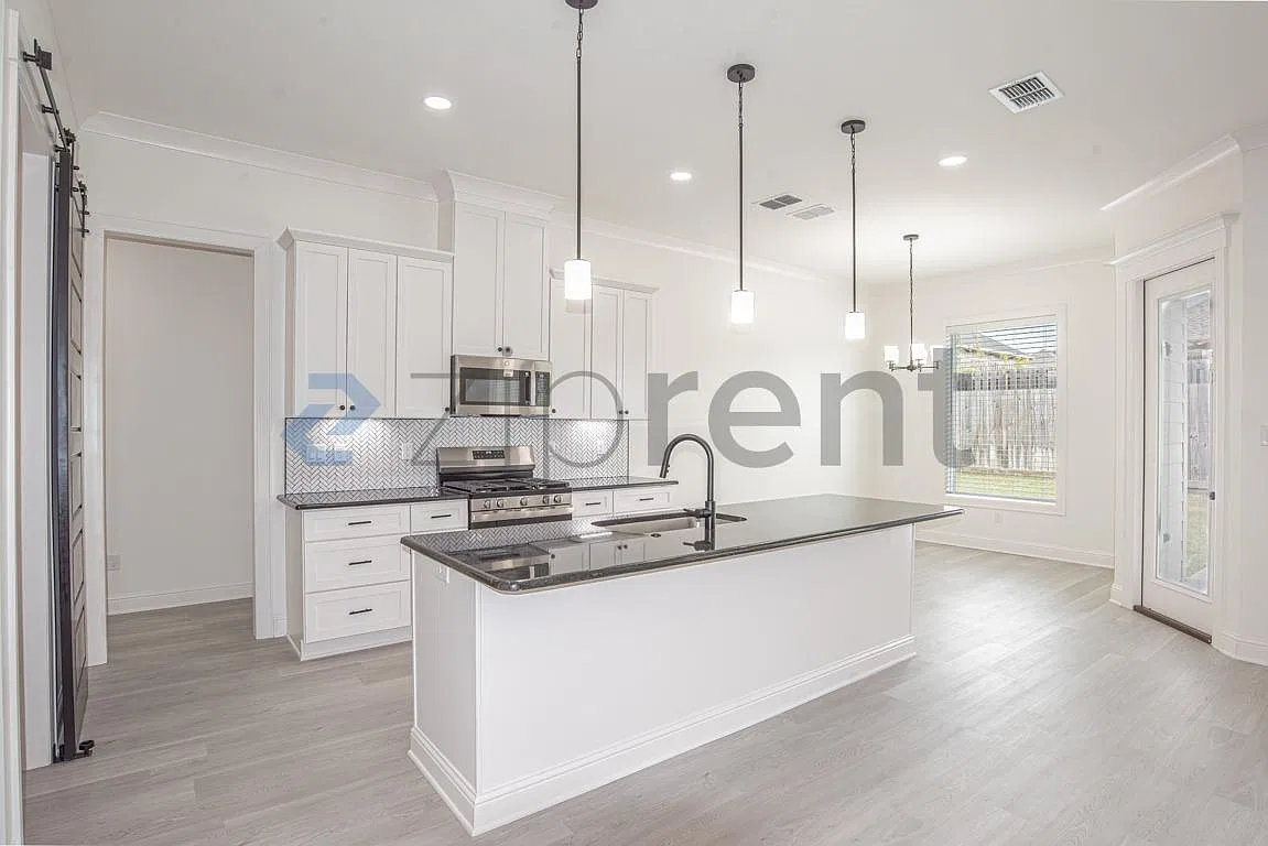 4 bed, 1803 sqft, $2,495 — Photo 2
