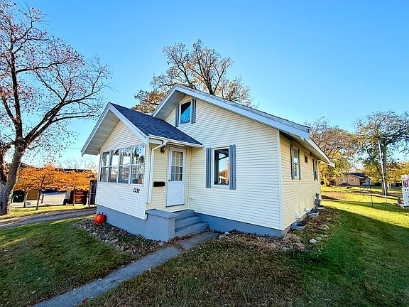5th image of 1332 Lake Ave