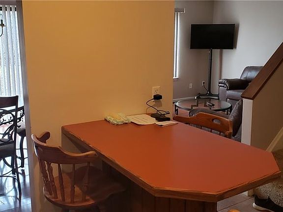 2nd image of 4472 Willow Creek Dr SE