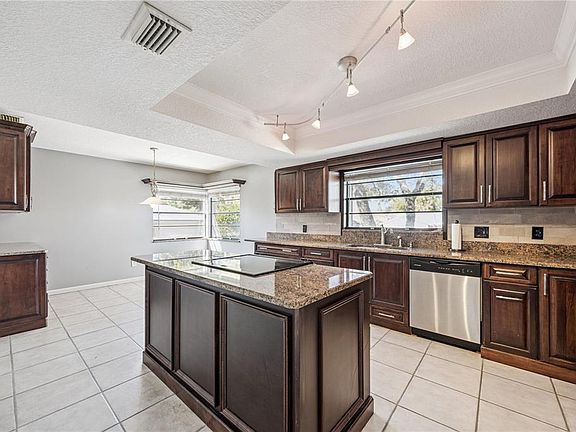 5th image of 342 Coble Dr