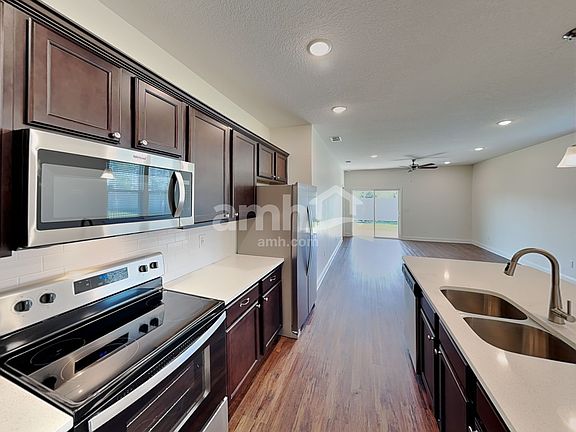 3rd image of 447 Onate Cir