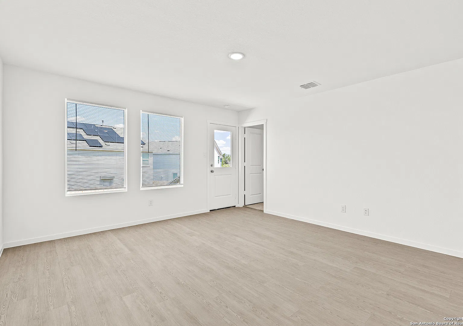 4 bed, 1867 sqft, $1,925 — Photo 4