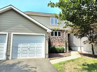 17 Mallard Ln, Newington, CT 06111