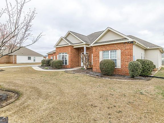 3rd image of 234 Hathersage Dr