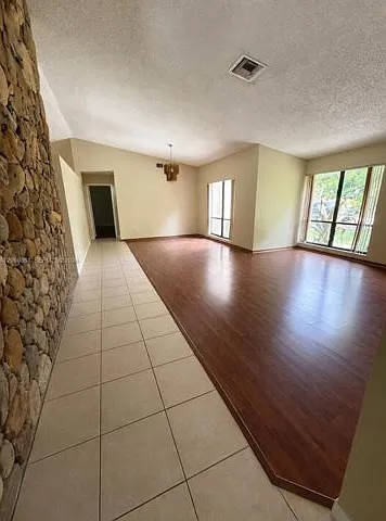 4 bed, 2.0 bath, 2341 sqft, $3,900 — Photo 2