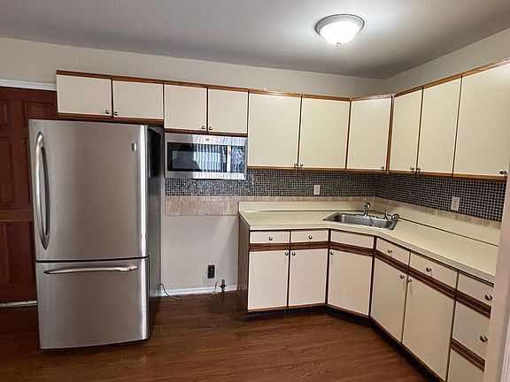 2nd image of 131 Longfellow Ave Floor 1